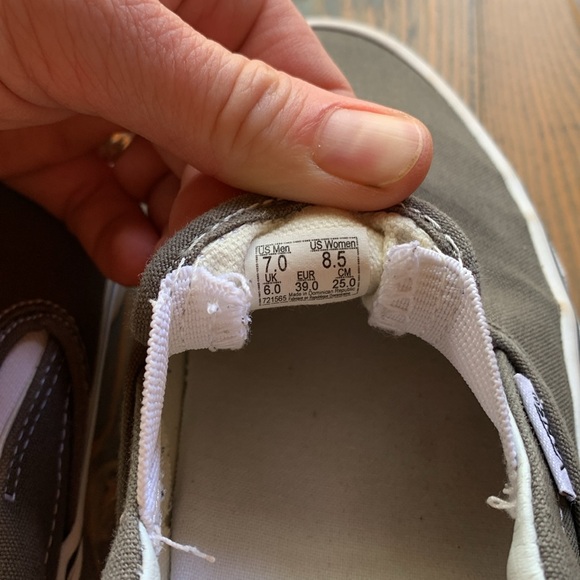 Vans Classic slip on skate shoe, EUC, grey, W’s 8.5/M’s 7 - Picture 7 of 8